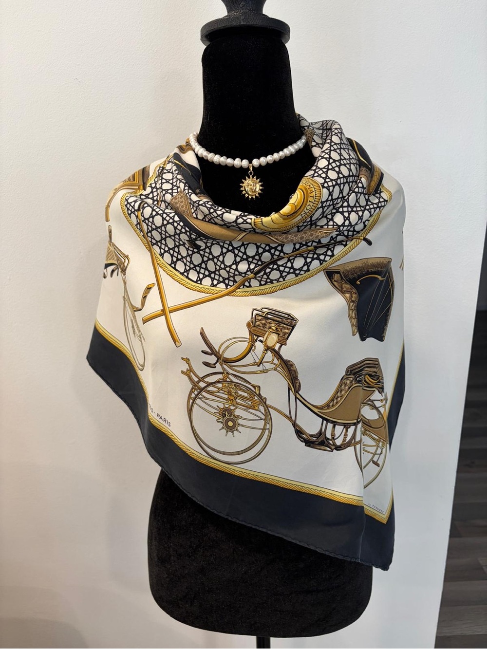 Hermes Silk Scarf Carré 90 Scarf Black Gold White Hand Rolled Made In France - Picture 10 of 13